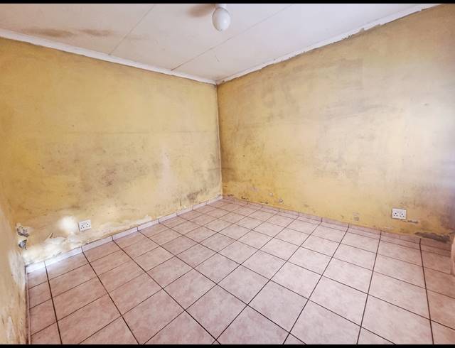 2 BEDROOM HOUSE FOR SALE IN NGWELEZANA